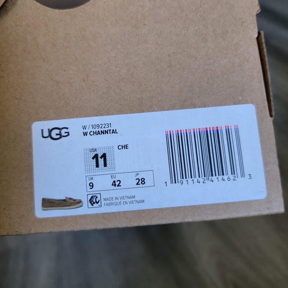 UGG Channtal Loafer - Picture 9 of 9